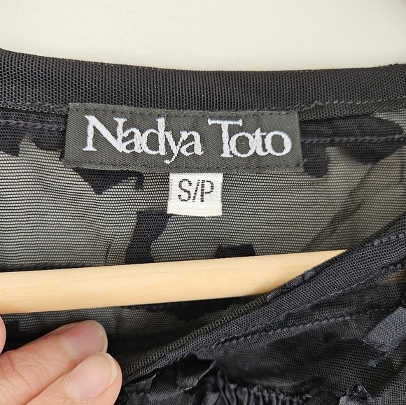 Designer top Nadya Toto black sweater size small - Picture 2 of 4